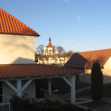 Penzion V polích Malé Číčovice Exterior foto